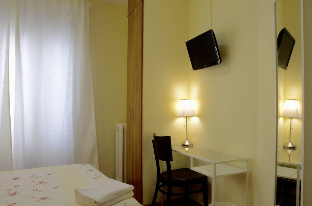 Hostal Nersan2 Madrid Exterior photo